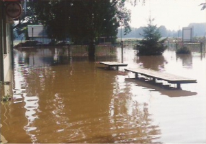 2002: Zničující povodeň a opuštění starého areálu