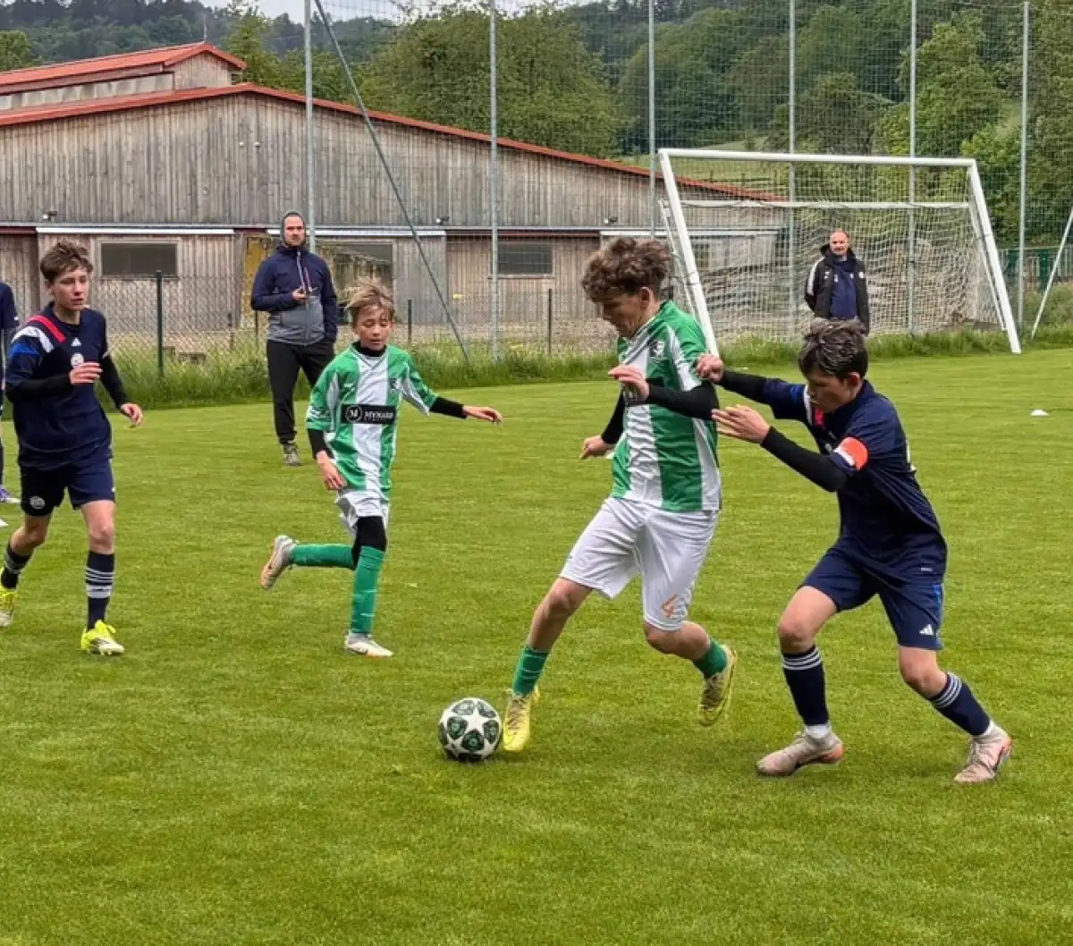 Žákům se dařilo. Střelecky zářili Kristián Matoušek a Kryštof Bílek. Brankář Lukáš Vaňata kryl penaltu