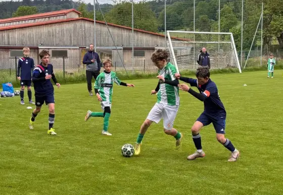 Žákům se dařilo. Střelecky zářili Kristián Matoušek a Kryštof Bílek. Brankář Lukáš Vaňata kryl penaltu