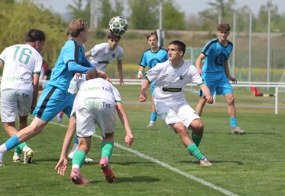 Dorostenci hostili Sportovní školu Plzeň. Starší zvítězili 5:3, mladší prohráli 2:3