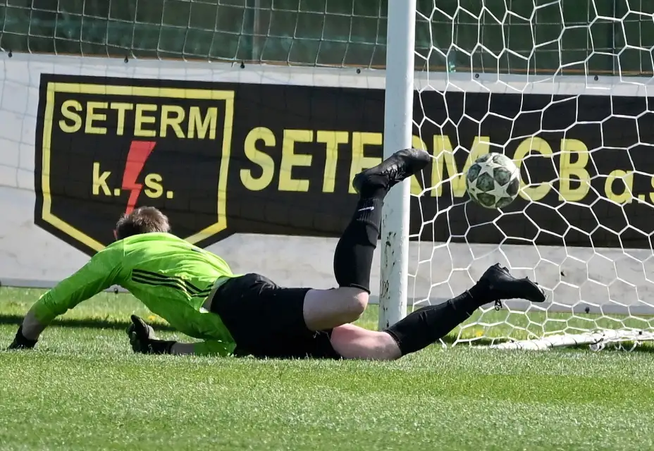 Dorosty vyšly z derby bez bodů, žáci porazili Benešov