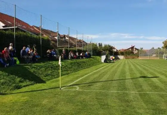 B-tým | Derby v Boršově zvládl a odskočil v čele na šest bodů