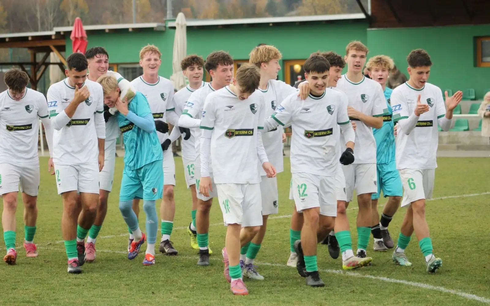 Dorostenci nastupují do zimního drilu