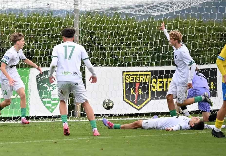 Dorost U19 v boji o čelo hostí vedoucí Aritmu. Béčko míří do Černého Dubu