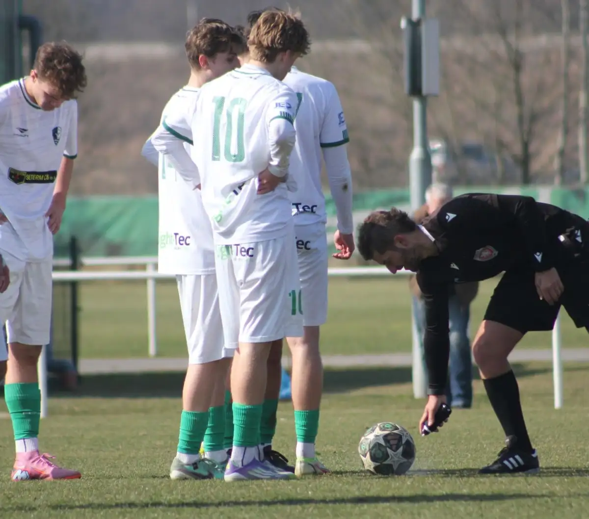 Starší dorost desátou výhru v řadě nepřidal. Sedmnáctka přivezla všechny body