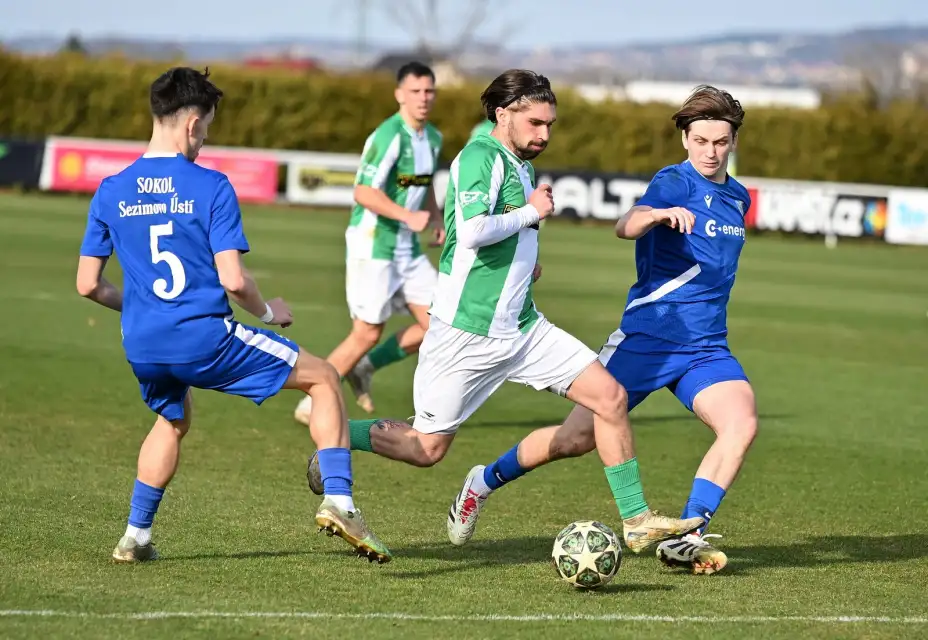 Přes čtyři stovky diváků viděly těsnou výhru nad Sokolem Sezimovo Ústí