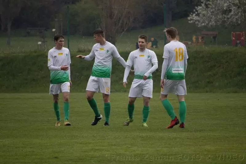 Starší dorost drží odstup na špici divize