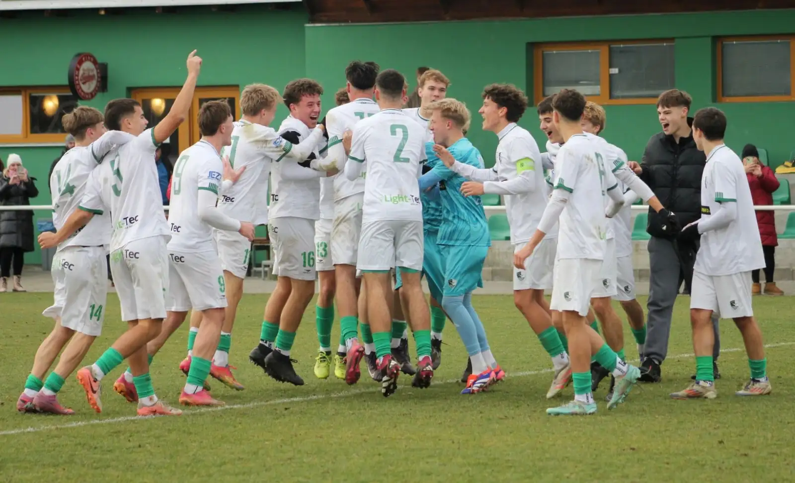 Devatenáctka vyhrála první polovinu třetí ligy. Sedmnáctka se umístila sedmá