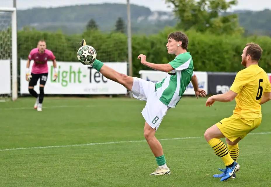 Muži hostí nováčky, Meteor Tábor a Přídolí. Starší žáci vyzvou SKP ČB